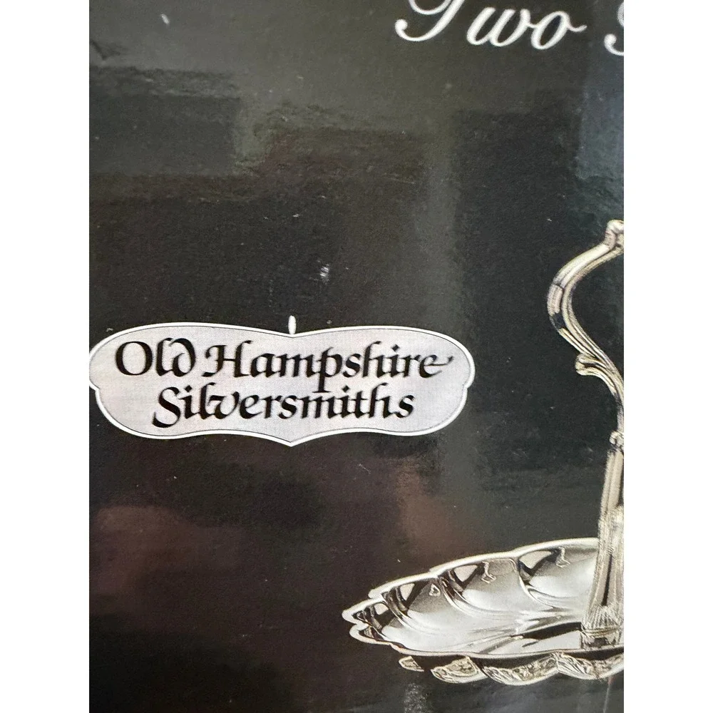 Old Hampshire Silversmiths Two Tier Server Silverplated Scalloped Edge New